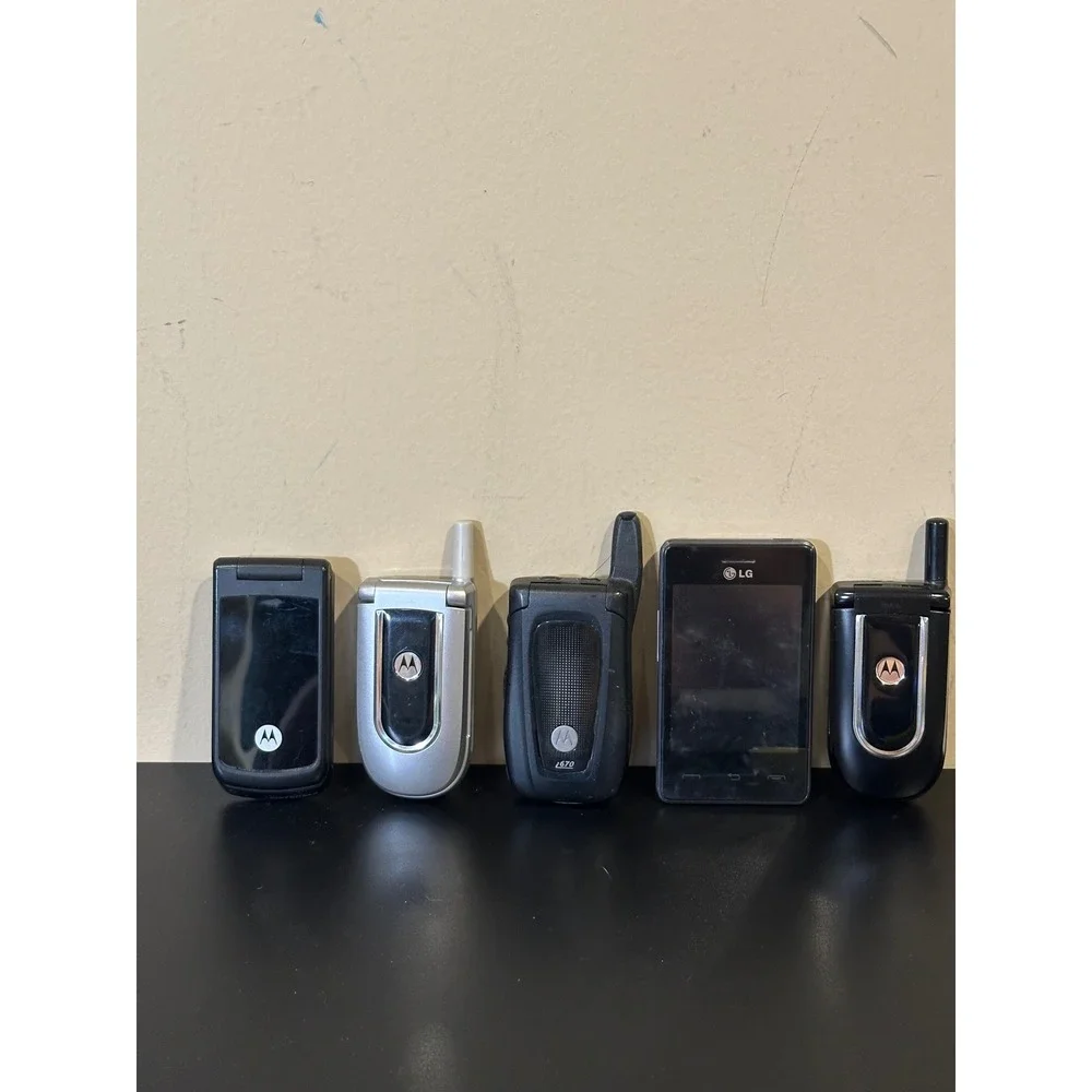 Vintage cellphone lot, tested and working does not come with chargers